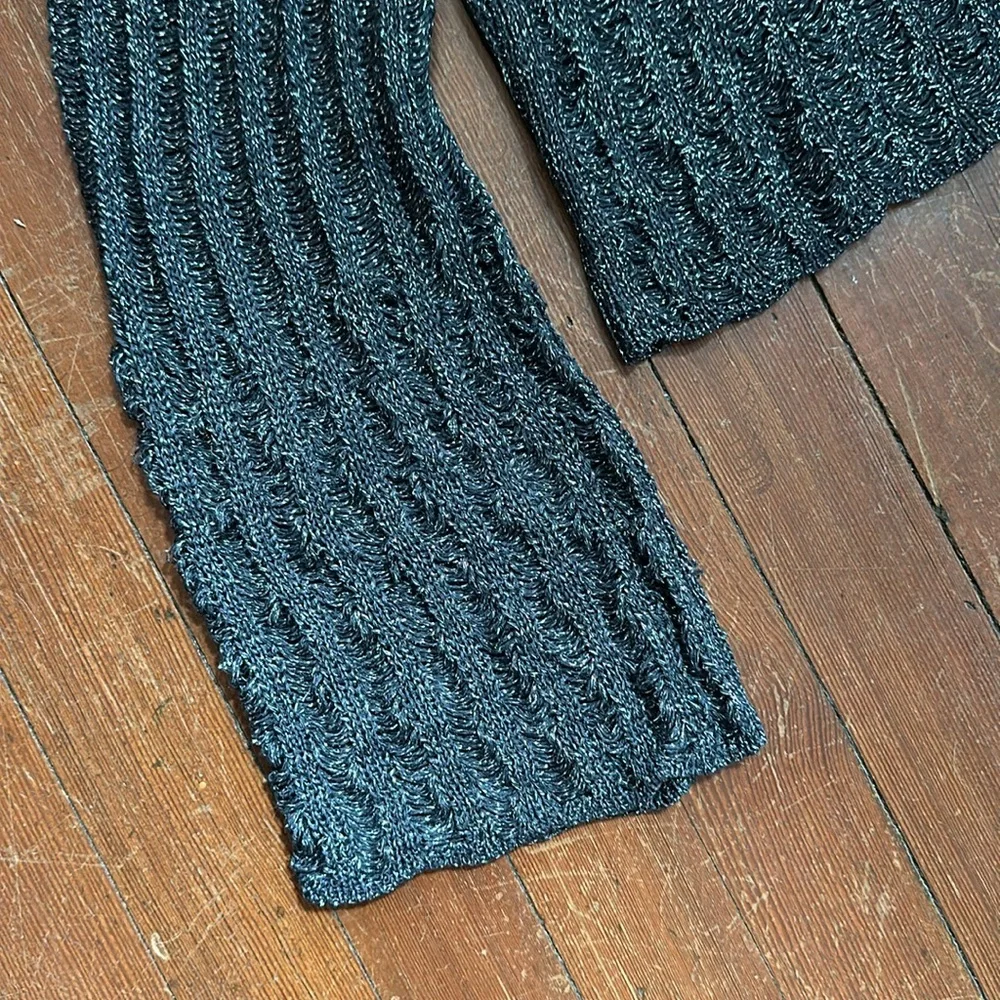 Pilcro / Anthropologie Black Metallic Bell Sleeve Crop Sweater Size Medium - Picture 3 of 5